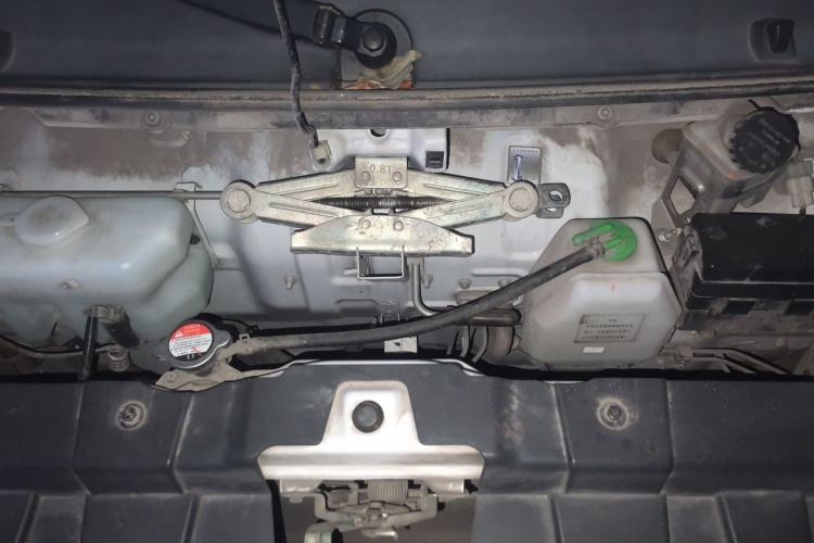 Used Jinbei New Hiace S 2018 1.6L Wealth Edition DLCG16 Engine Bay