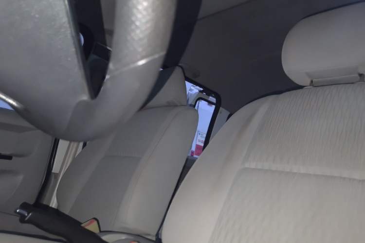 Used Jinbei New Hiace S 2018 1.6L Wealth Edition DLCG16 Left Front Seat