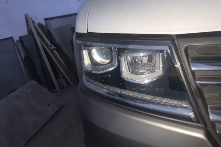 Used Jinbei New Hiace S 2018 1.6L Wealth Edition DLCG16 Right Front Headlight