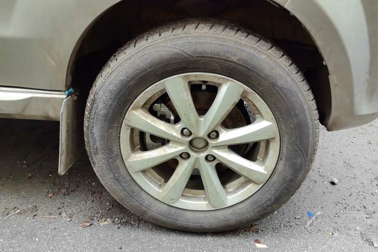 Used Jinbei New Hiace S 2018 1.5L Wealth Edition DLCG14 Right Front Wheel Hub