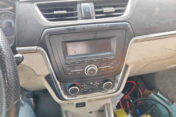 Used Jinbei New Hiace S 2018 1.6L Wealth Edition DLCG16 Audio And AC Panel
