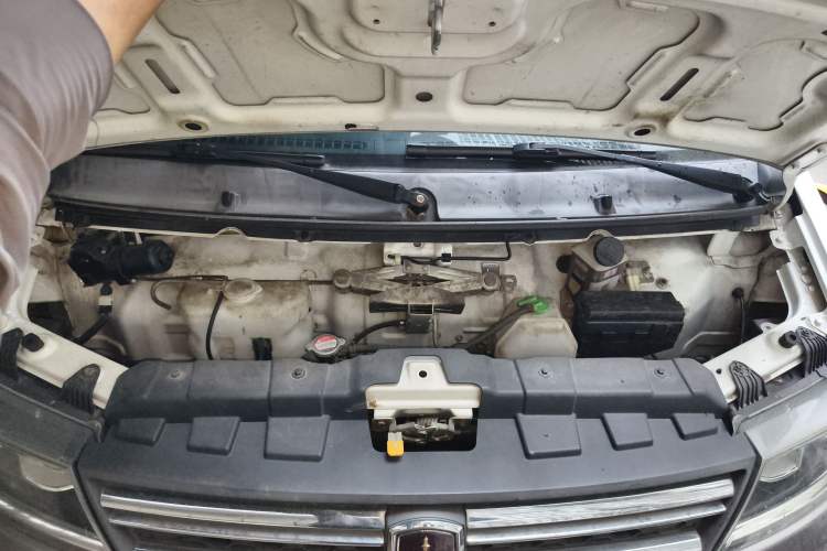 Used Jinbei New Hiace S 2018 1.5L Business Edition Van DLCG14 Engine Bay