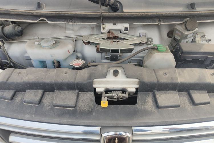 Used Jinbei New Hiace S 2018 1.6L Business Edition DLCG16 Engine Bay