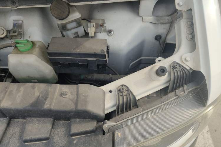 Used Jinbei New Hiace S 2018 1.6L Business Edition DLCG16 Engine Bay Left