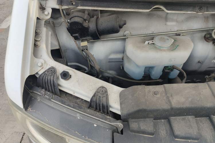Used Jinbei New Hiace S 2018 1.6L Business Edition DLCG16 Engine Bay Right