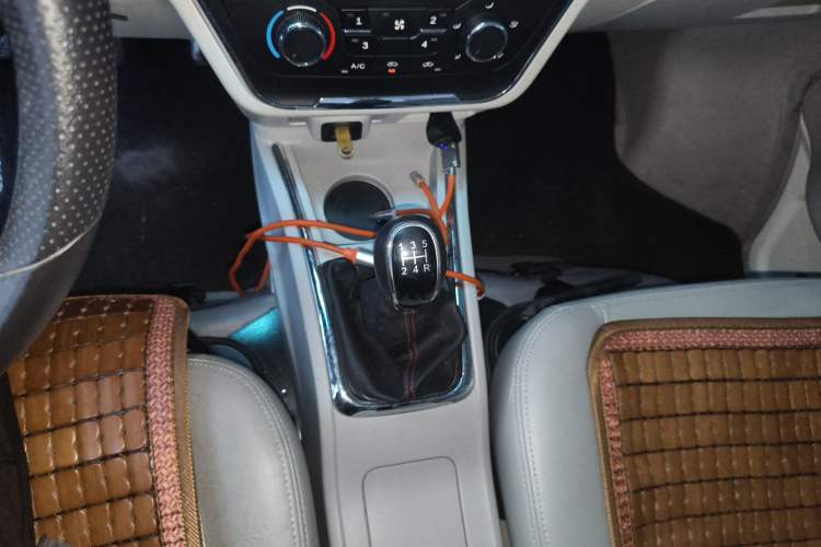 Used Jinbei New Hiace S 2018 1.5L Business Edition Van DLCG14 Gear Lever