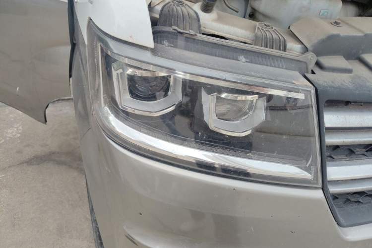 Used Jinbei New Hiace S 2019 1.5L Van Business Edition China VI SWC15M Right Front Headlight