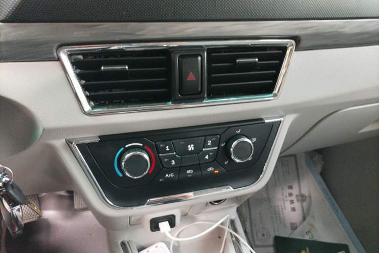 Used Jinbei New Hiace S 2019 1.6L Van Business Edition China VI SWD16M Audio And AC Panel
