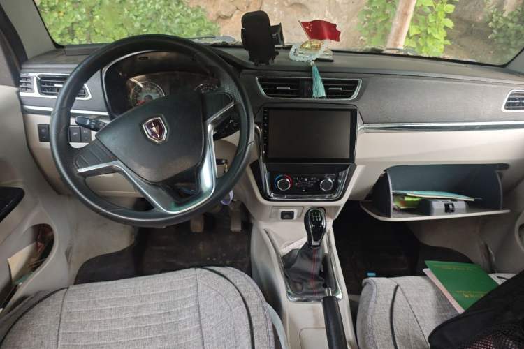 Used Jinbei New Hiace S 2019 1.5L Van Wealth Edition China VI SWC15M Center Console