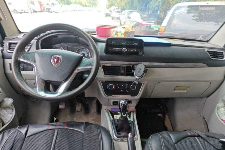 Used Jinbei New Hiace S 2019 1.5L Van Wealth Edition China VI SWC15M Center Console
