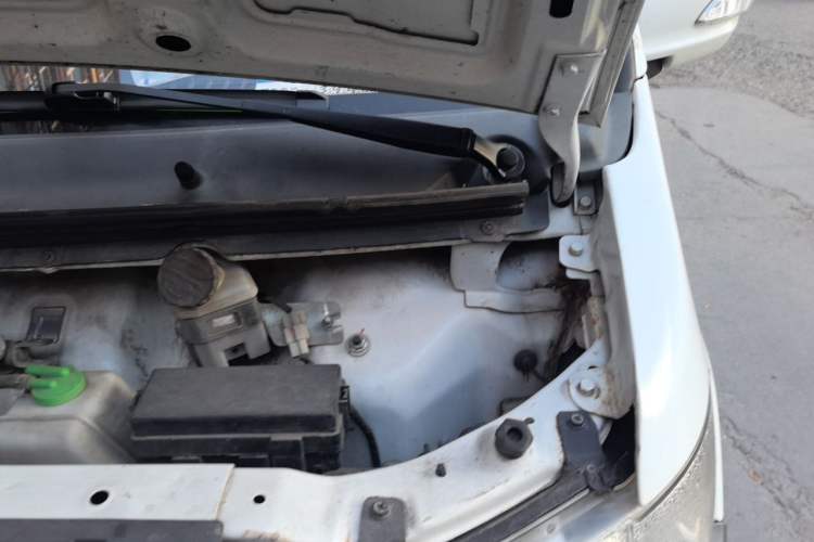 Used Jinbei New Hiace S 2019 1.5L Van Wealth Edition China VI SWC15M Engine Bay Left