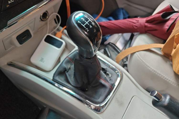 Used Jinbei New Hiace S 2019 1.6L Wealth Edition 6-Seater China VI SWD16M Gear Lever