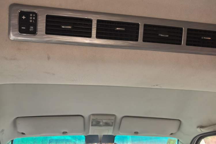 Used Jinbei New Hiace S 2019 1.5L Van Wealth Edition China VI SWC15M Headliner