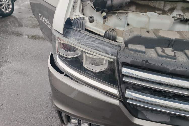 Used Jinbei New Hiace S 2019 1.5L Van Wealth Edition China VI SWC15M Right Front Headlight