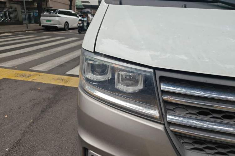 Used Jinbei New Hiace S 2019 1.6L Wealth Edition 6-Seater China VI SWD16M Right Front Headlight