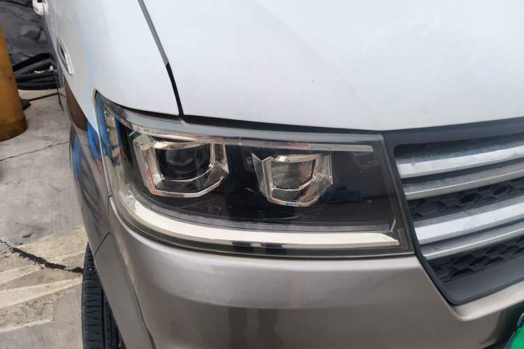 Used Jinbei New Hiace S 2019 1.5L Van Wealth Edition China VI SWC15M Right Front Headlight