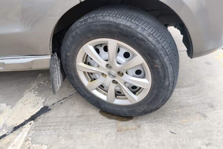 Used Jinbei New Hiace S 2019 1.5L Van Wealth Edition China VI SWC15M Right Front Wheel Hub