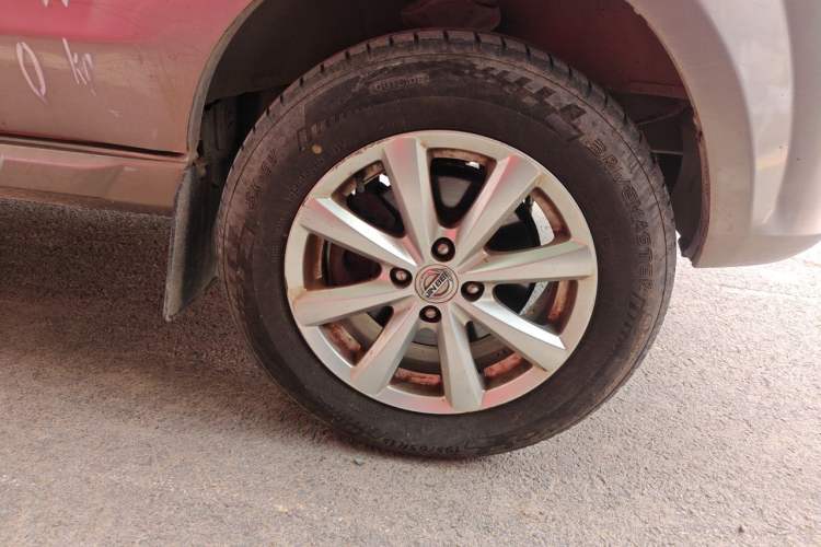 Used Jinbei New Hiace S 2019 1.5L Van Wealth Edition China VI SWC15M Right Front Wheel Hub