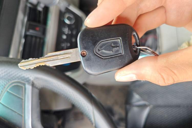 Used Jinbei New Hiace S 2019 1.5L Van Wealth Edition China VI SWC15M Vehicle Key