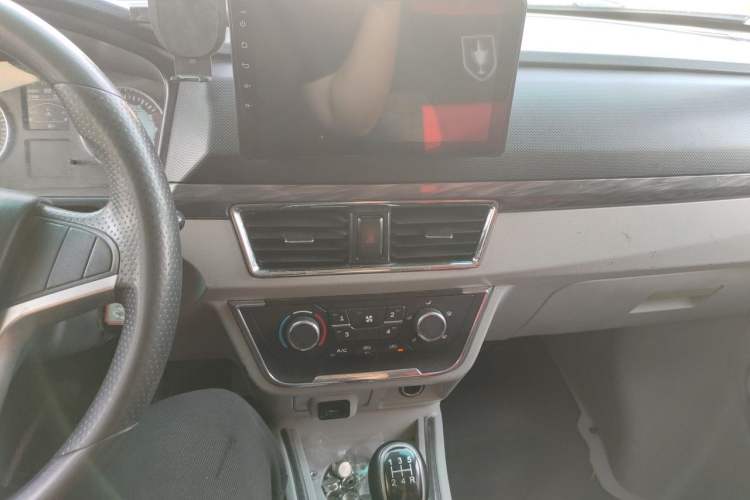 Used Jinbei New Hiace S 2021 1.6L Business Van Non-Air-Conditioned Version China VI Standard SWD16M Audio And AC Panel