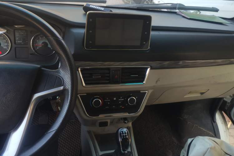 Used Jinbei New Hiace S 2021 1.5L Business-Class Central Air-Conditioned Coach China VI Standard SWC15M Audio And AC Panel