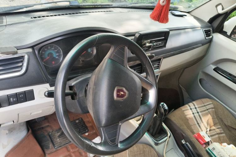 Used Jinbei New Hiace S 2021 1.6L Wealth Central Air-Conditioned Van China VI Standard SWD16M Center Console