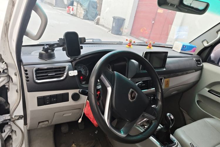 Used Jinbei New Hiace S 2021 1.6L Business Central Air-Conditioned Van China VI Standard SWD16M Center Console