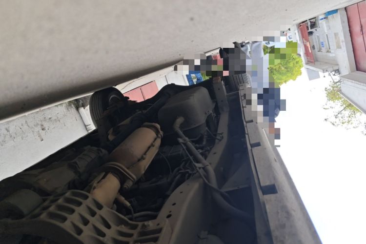 Used Jinbei New Hiace S 2021 1.6L Business Central Air-Conditioned Van China VI Standard SWD16M Chassis Front Right