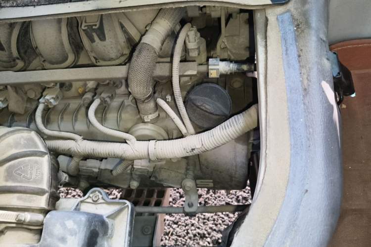 Used Jinbei New Hiace S 2021 1.6L Wealth Central Air-Conditioned Van China VI Standard SWD16M Engine Bay Left