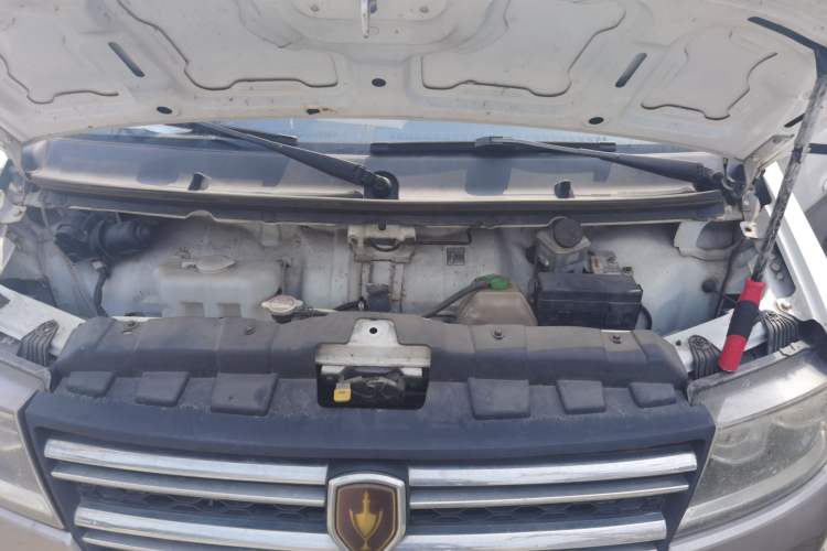 Used Jinbei New Hiace S 2021 1.6L Business Central Air-Conditioned Coach China VI Standard SWD16M Engine Bay