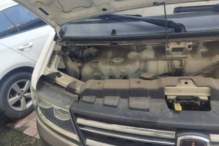 Used Jinbei New Hiace S 2021 1.5L Business-Class Central Air-Conditioned Coach China VI Standard SWC15M Engine Bay Right