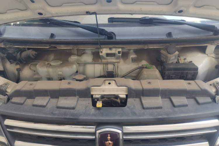 Used Jinbei New Hiace S 2021 1.5L Business-Class Central Air-Conditioned Coach China VI Standard SWC15M Engine Bay