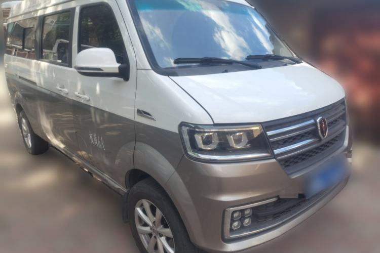 Used Jinbei New Hiace S 2021 1.5L Business-Class Central Air-Conditioned Coach China VI Standard SWC15M Front Right 45 Deg