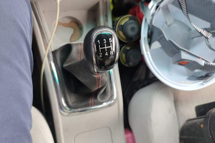 Used Jinbei New Hiace S 2021 1.5L Wealth Central Air-Conditioned Bus China VI Standard Model SWC15M Gear Lever