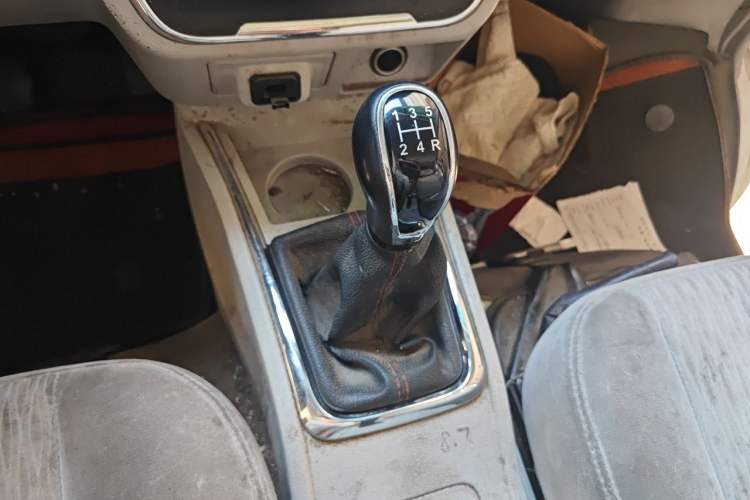 Used Jinbei New Hiace S 2021 1.5L Wealth Central Air-Conditioned Bus China VI Standard Model SWC15M Gear Lever