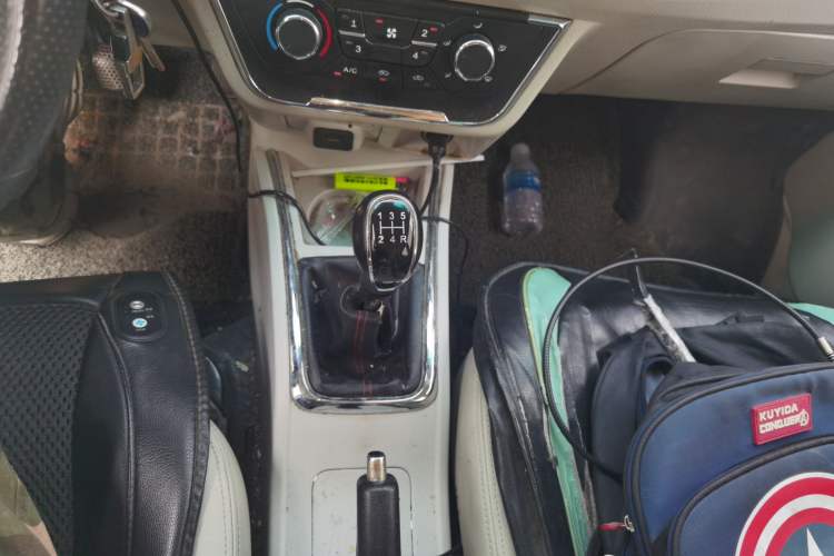 Used Jinbei New Hiace S 2021 1.6L Business Central Air-Conditioned Coach China VI Standard SWD16M Gear Lever