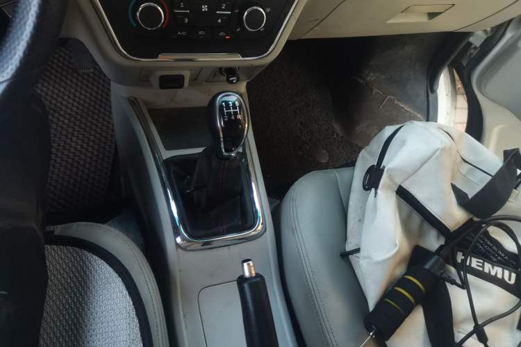 Used Jinbei New Hiace S 2021 1.5L Business-Class Central Air-Conditioned Coach China VI Standard SWC15M Gear Lever
