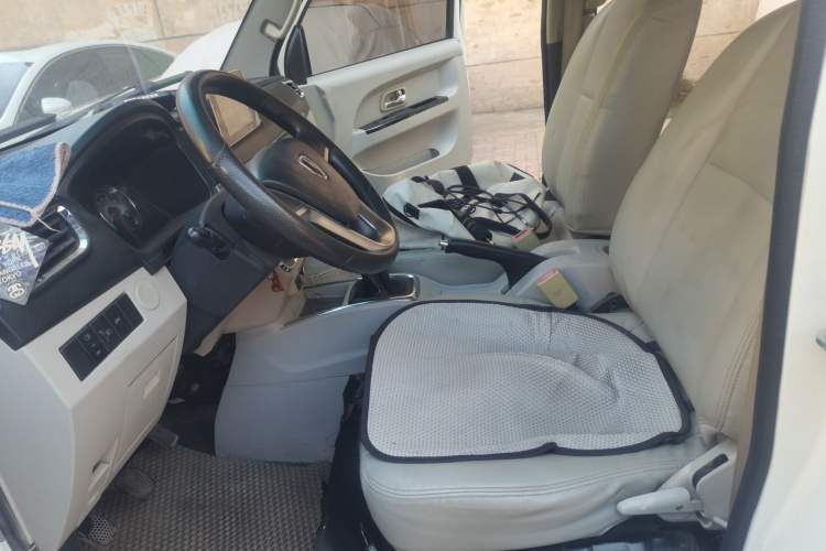 Used Jinbei New Hiace S 2021 1.5L Business-Class Central Air-Conditioned Coach China VI Standard SWC15M Left Front Seat