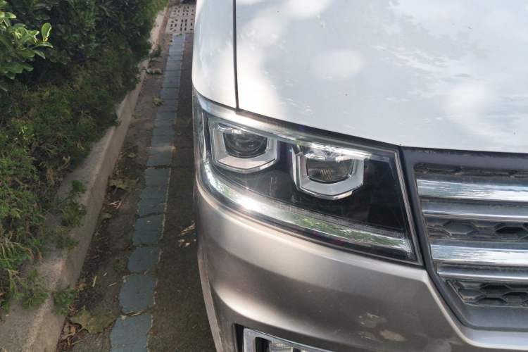 Used Jinbei New Hiace S 2021 1.6L Wealth Central Air-Conditioned Van China VI Standard SWD16M Right Front Headlight