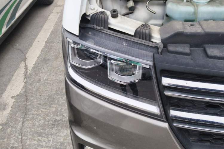Used Jinbei New Hiace S 2021 1.5L Wealth Model Non-Air-Conditioned Version National VI Standard SWC15M Right Front Headlight