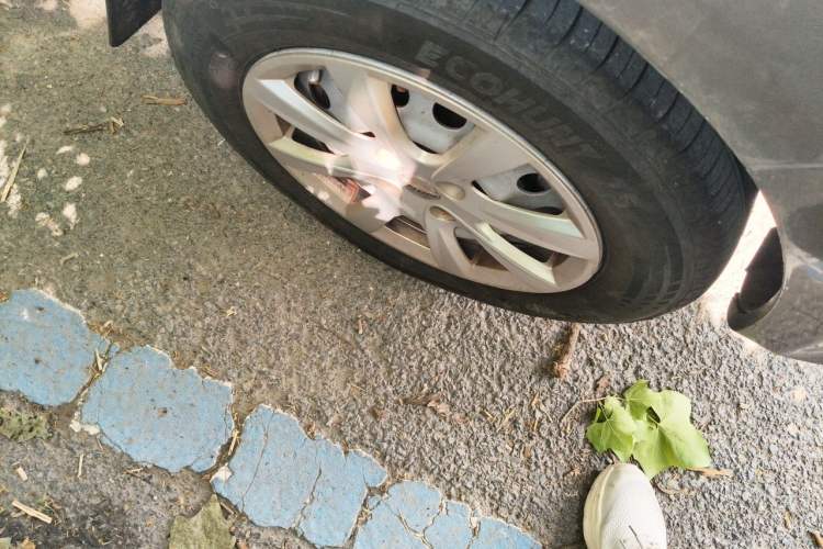 Used Jinbei New Hiace S 2021 1.6L Wealth Central Air-Conditioned Van China VI Standard SWD16M Right Front Wheel Hub