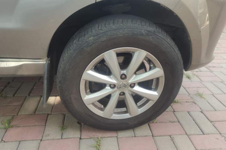 Used Jinbei New Hiace S 2021 1.5L Business-Class Central Air-Conditioned Coach China VI Standard SWC15M Right Front Wheel Hub