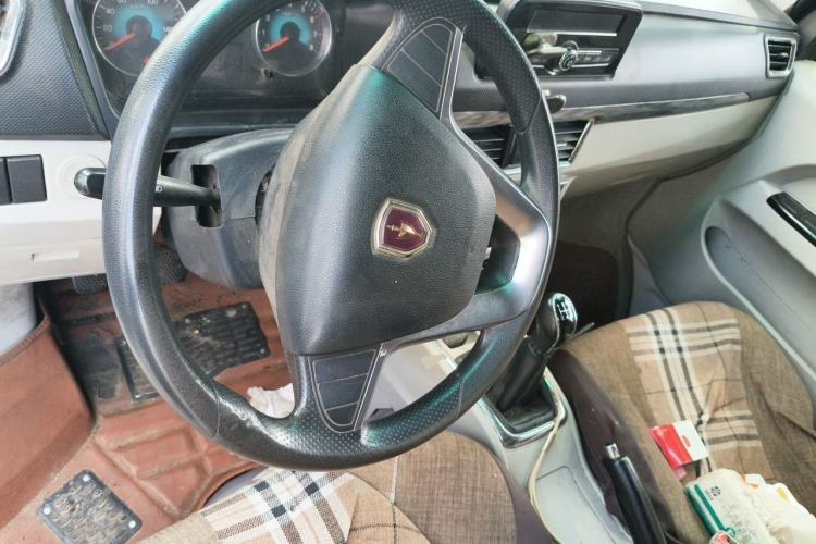Used Jinbei New Hiace S 2021 1.6L Wealth Central Air-Conditioned Van China VI Standard SWD16M Steering Wheel
