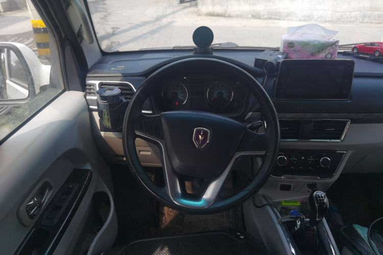 Used Jinbei New Hiace S 2021 1.6L Business Central Air-Conditioned Coach China VI Standard SWD16M Steering Wheel