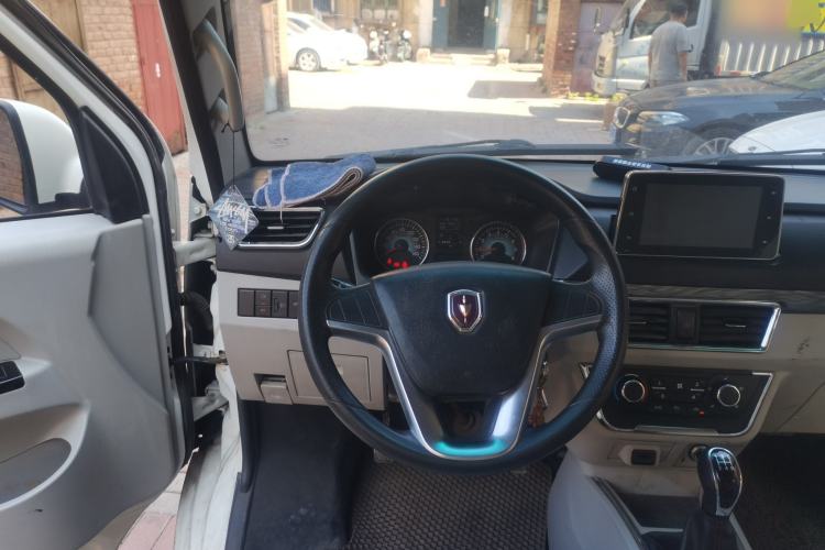 Used Jinbei New Hiace S 2021 1.5L Business-Class Central Air-Conditioned Coach China VI Standard SWC15M Steering Wheel