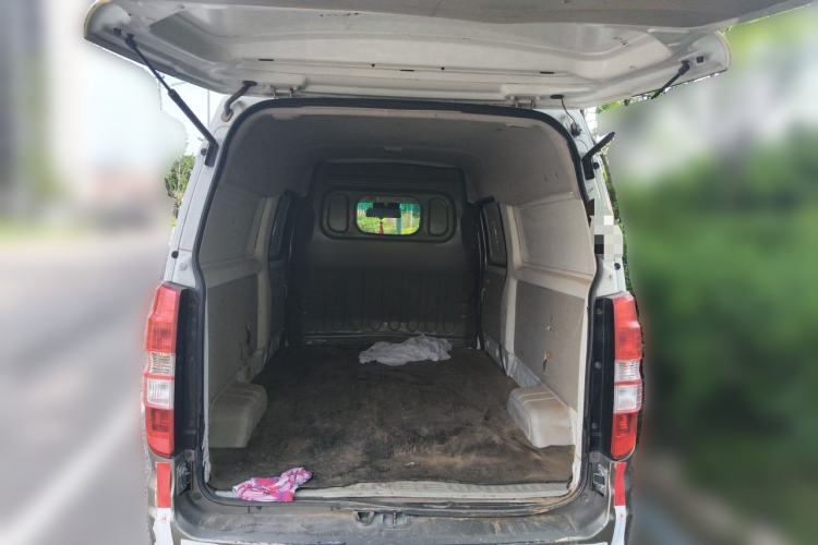 Used Jinbei New Hiace S 2021 1.6L Wealth Central Air-Conditioned Van China VI Standard SWD16M Trunk