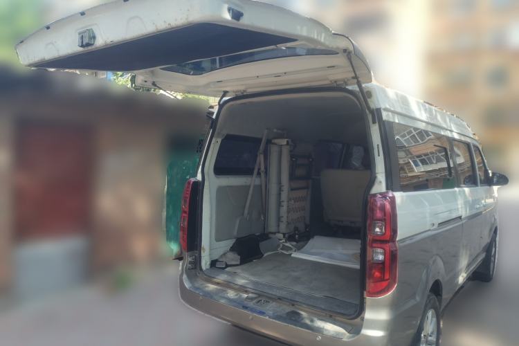 Used Jinbei New Hiace S 2021 1.5L Business-Class Central Air-Conditioned Coach China VI Standard SWC15M Trunk