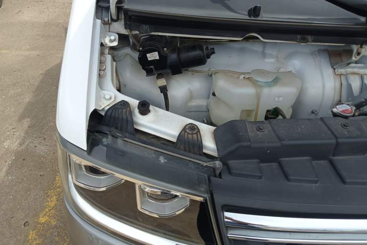 Used Jinbei New Hiace S 2021 1.6L Wealth Model Non-Air-Conditioned Version China VI Standard SWD16M Bus Engine Bay Right