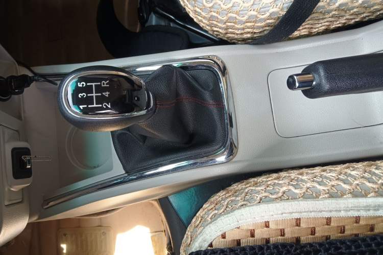 Used Jinbei New Hiace S 2021 1.6L Wealth Model Non-Air-Conditioned Version China VI Standard SWD16M Bus Gear Lever
