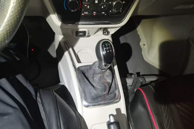 Used Jinbei New Hiace S 2021 1.5L Wealth Central Air-Conditioned Bus China VI Standard Model SWC15M Gear Lever